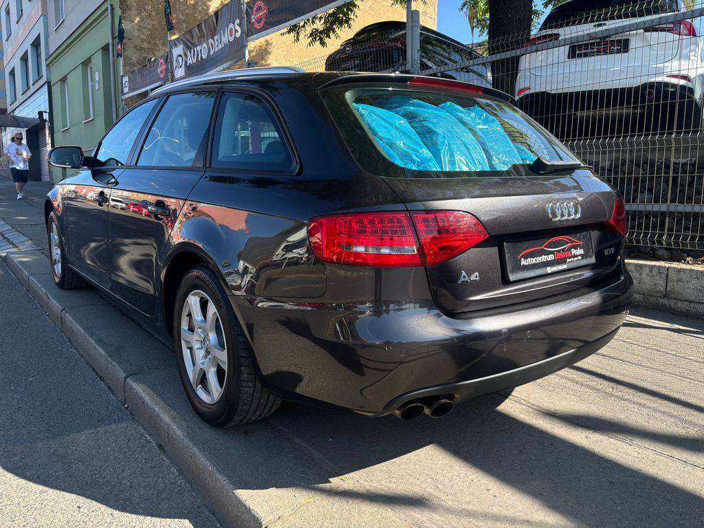Audi A4 1.8TSi/2010/S.KNIHA-MAN6-2.MAJ
