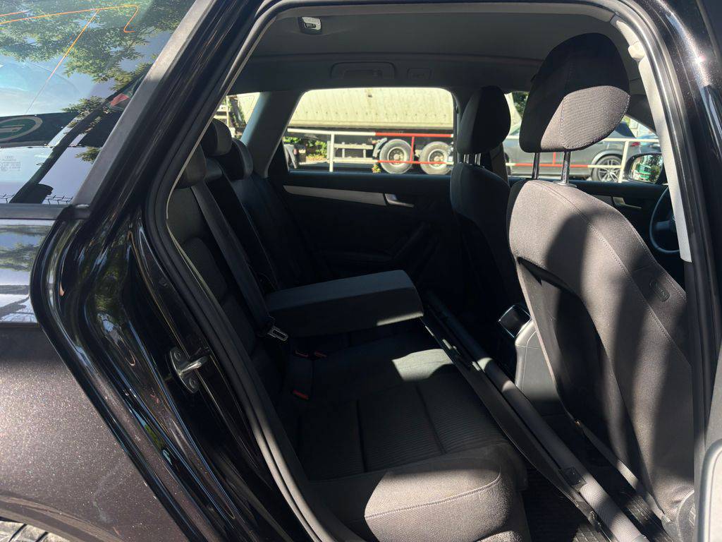 Audi A4 1.8TSi/2010/S.KNIHA-MAN6-2.MAJ