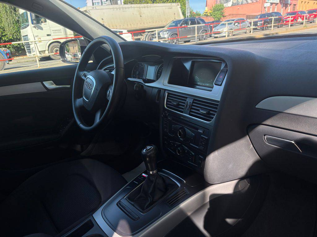 Audi A4 1.8TSi/2010/S.KNIHA-MAN6-2.MAJ