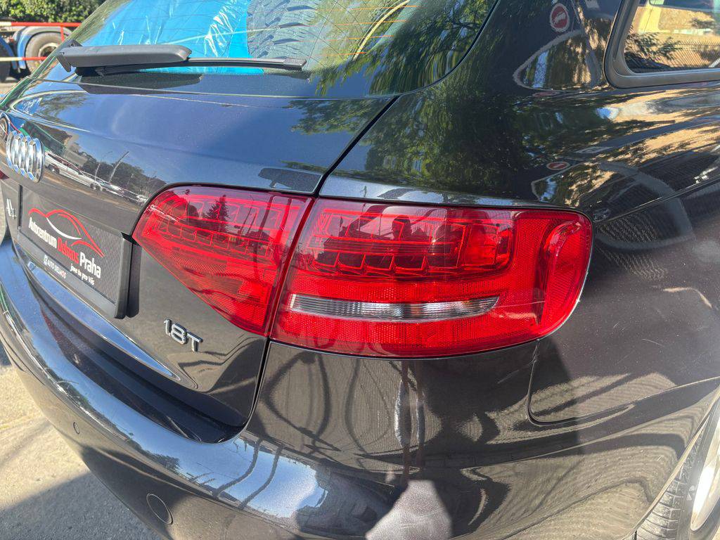 Audi A4 1.8TSi/2010/S.KNIHA-MAN6-2.MAJ