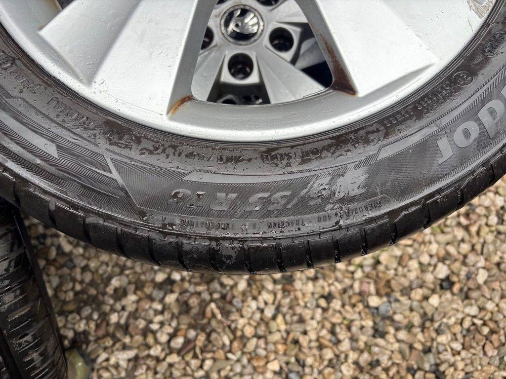 Škoda Octavia sada alu 6,6Jx16H2 ET46, pneu