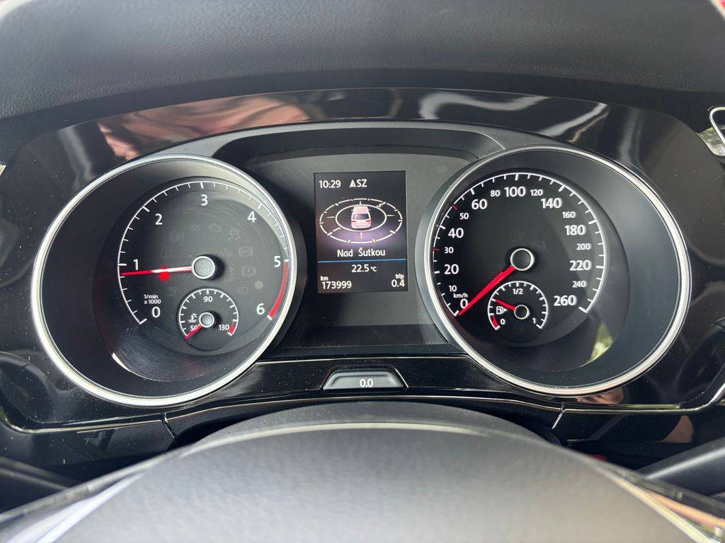 Volkswagen Touran 2.0TDi/2017/7MÍST.MAN6.110KW-Z